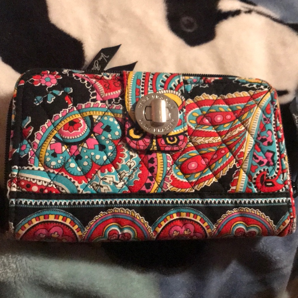Cute wallet! Practically new.